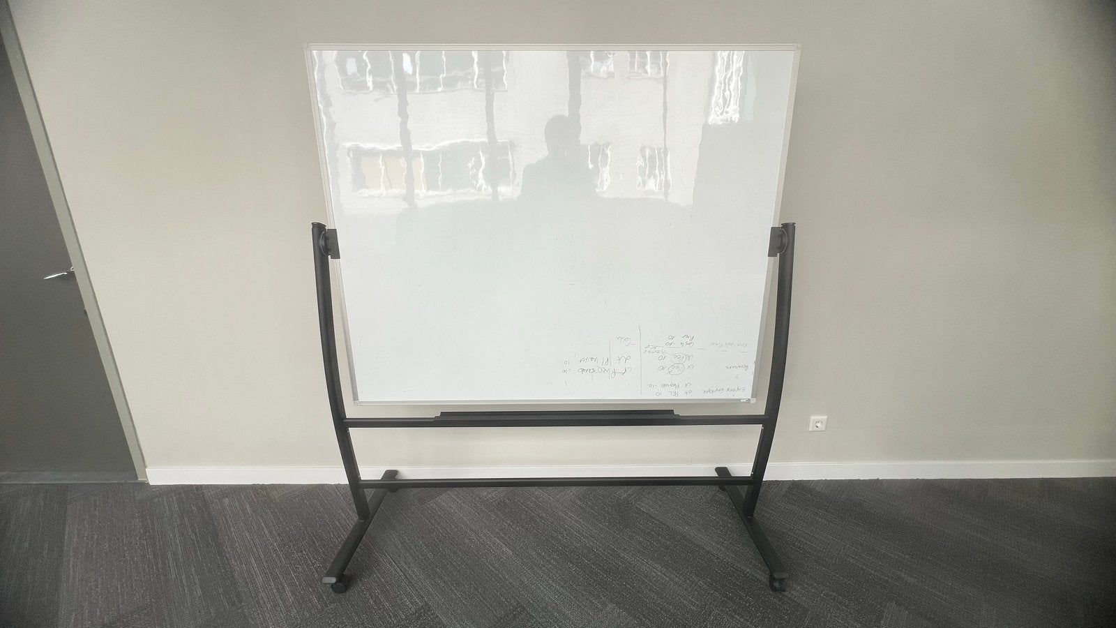 Verrijdbaar Whiteboard – ca. 150  100 cm, Ophalen, Mobiel, Zo goed als nieuw, Whiteboard