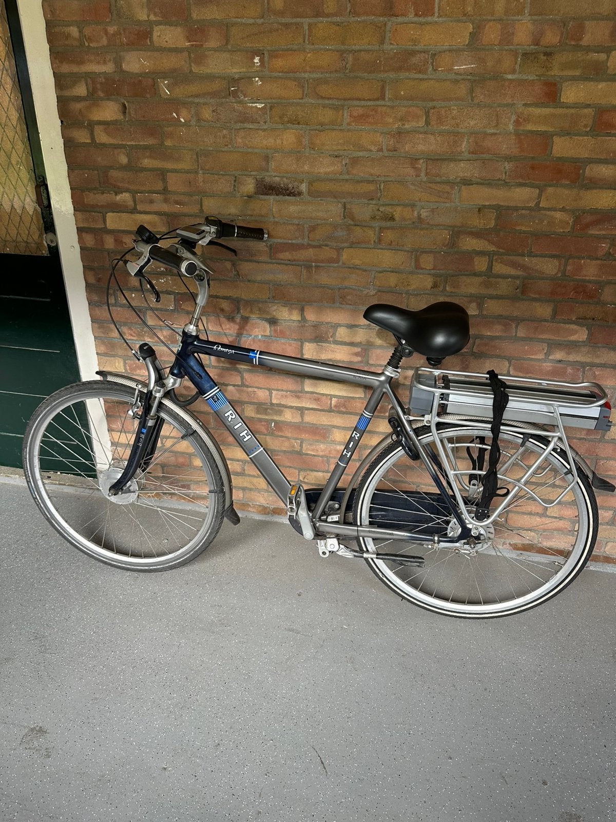 RIH Omega Fiets | Loopt soepel | Axa slot | Versnelling, Versnellingen, Zo goed als nieuw, 53 tot 57 cm, Ophalen