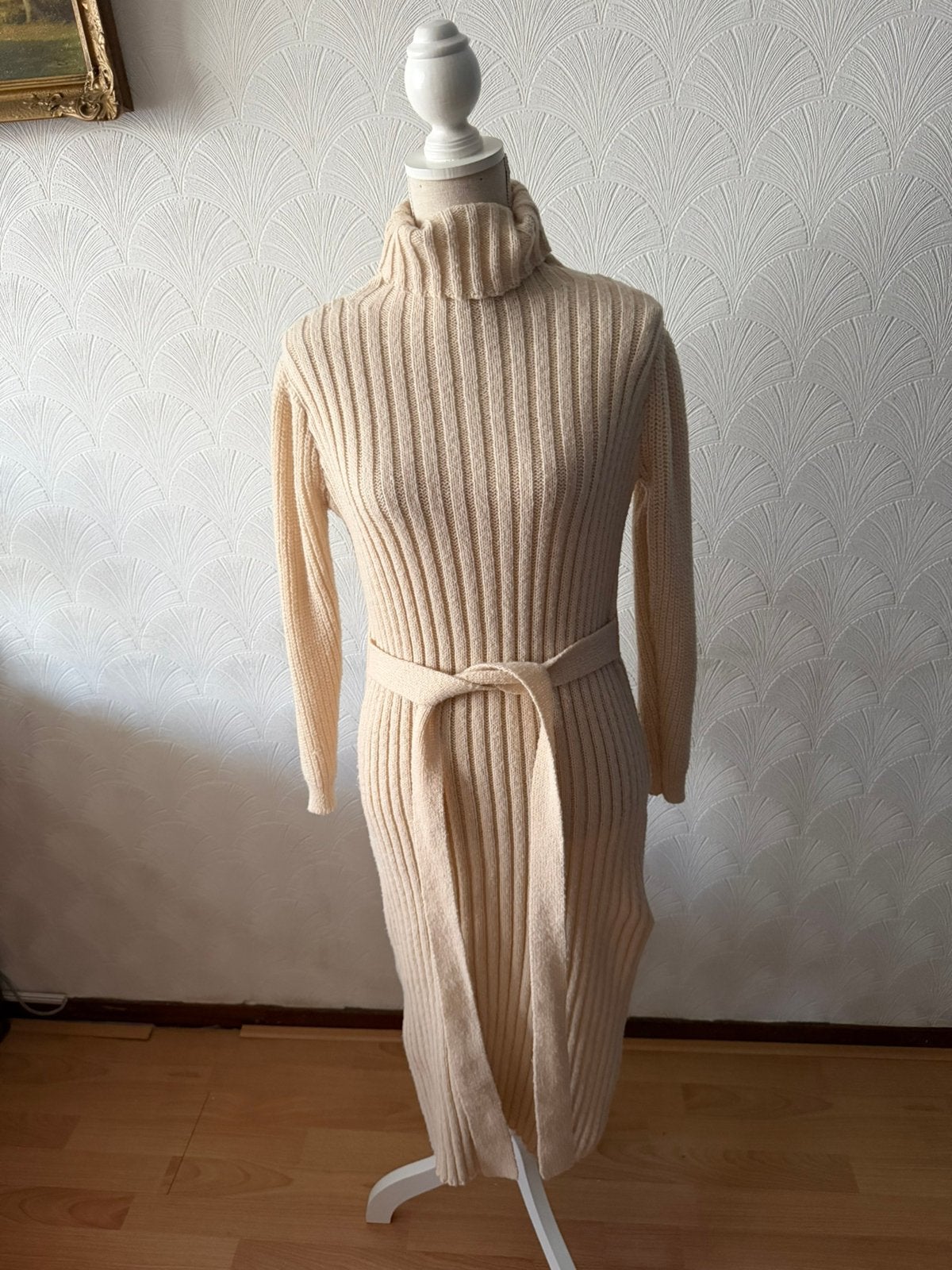 Prachtige beige jurk maat S, Beige, Ophalen of Verzenden, Zo goed als nieuw, Maat 36 (S)