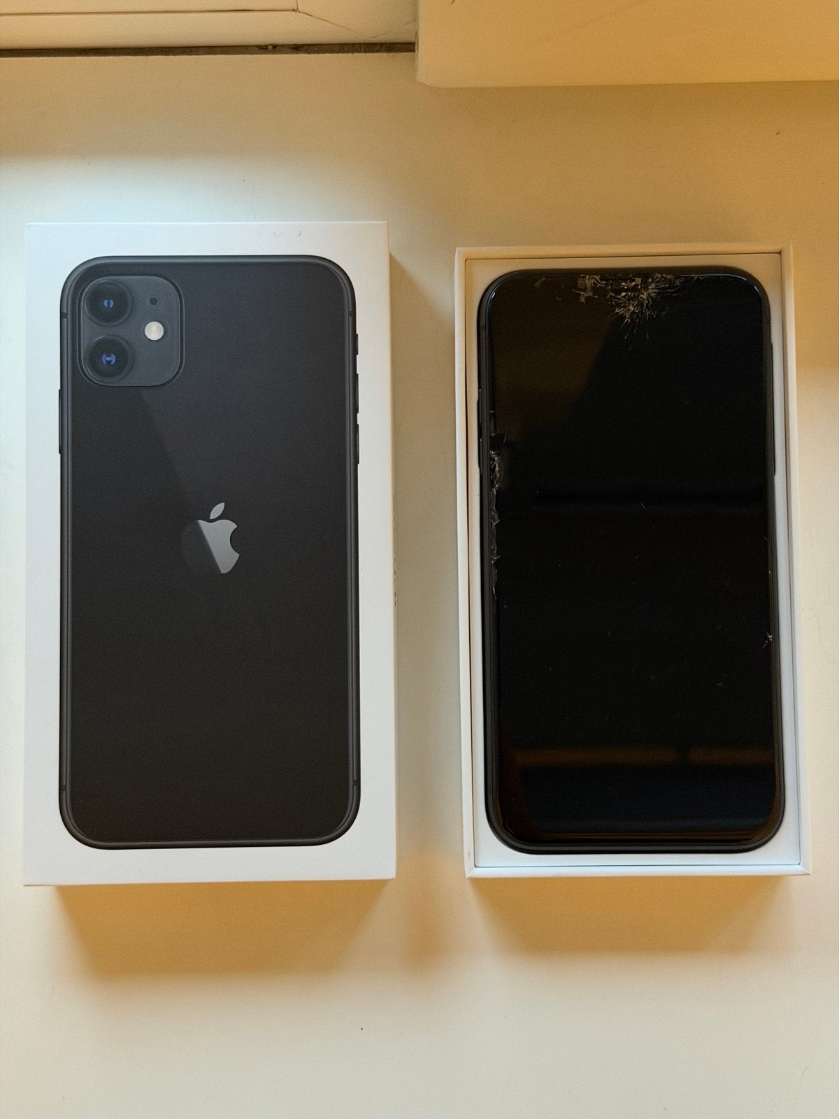 iPhone 11 Zwart 128GB - Gebarsten scherm, Telecommunicatie, Mobiele telefoons | Apple iPhone, Ophalen, Zwart, IPhone 11, Zonder simlock