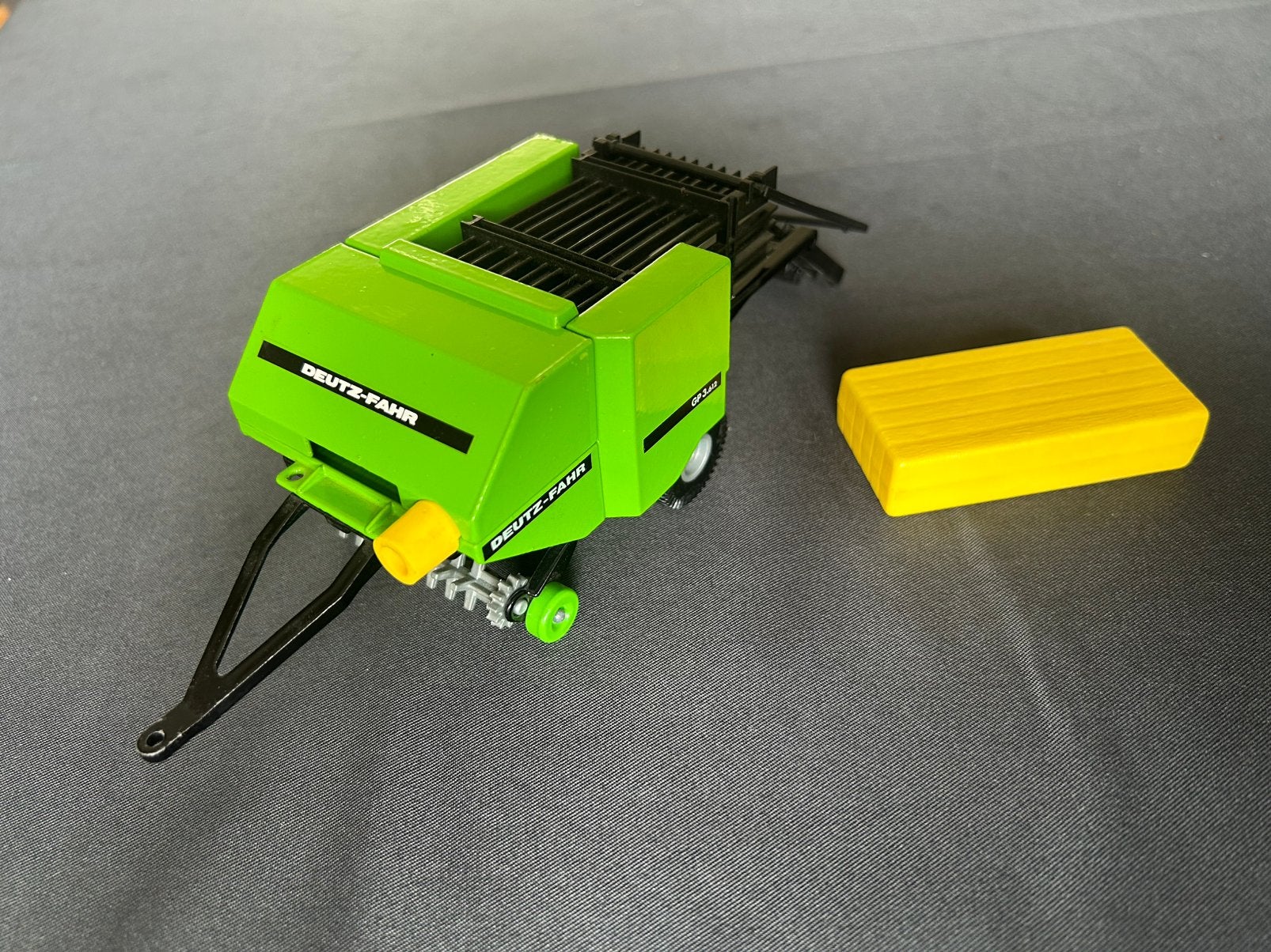 Deutz Fahr Siku Pakjespers, Hobby en Vrije tijd, Modelauto's | 1:32, Verzenden, Tractor of Landbouw, SIKU