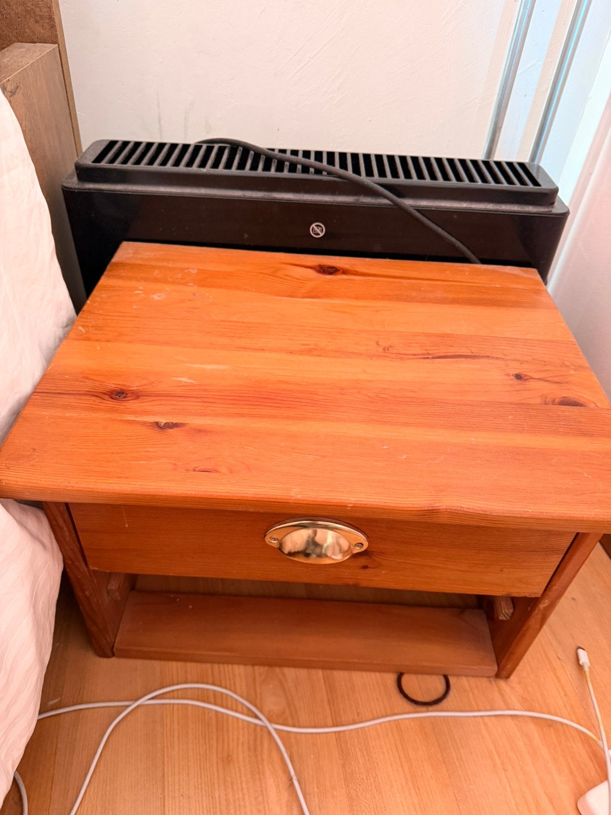 Houten nachtkastje, Ophalen, Zo goed als nieuw, Minder dan 45 cm