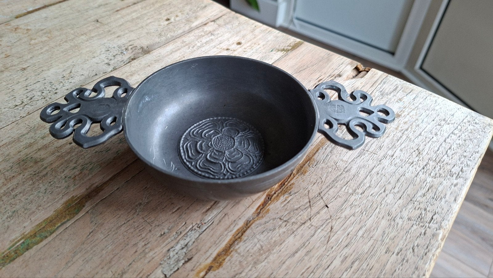 Antieke Tinnen Brandewijnkom/Porringer met Roosmotief, Ophalen of Verzenden
