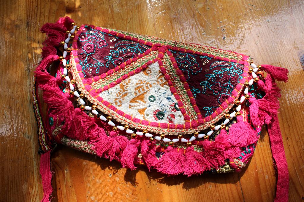 cross body bag goud geborduurd ROZE handtas Boho hippie chic, Ophalen of Verzenden, Nieuw, Roze, Schoudertasje