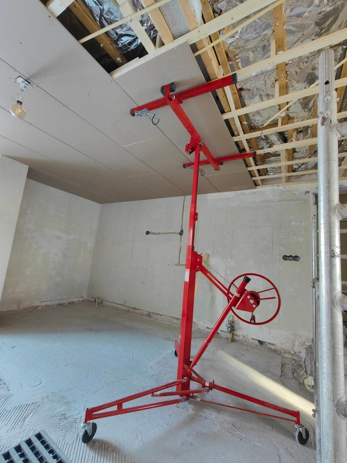 Gipsplaten lift te huur, Ophalen