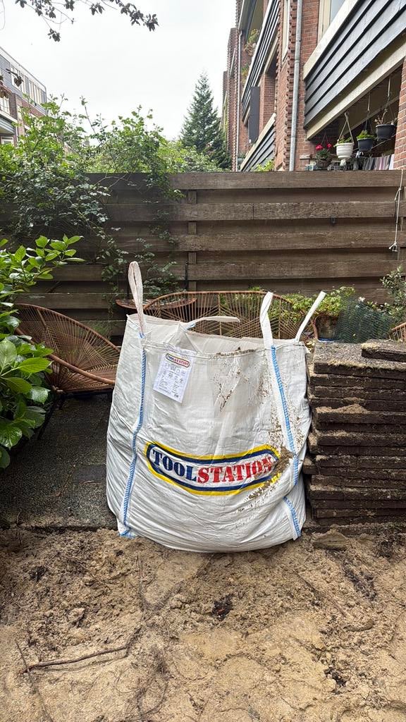 Gratis op te halen, ongeveer 3/4 kuub ophoogzand, Tuin en Terras, Zand, Ophalen of Verzenden, Nieuw, Ophoogzand