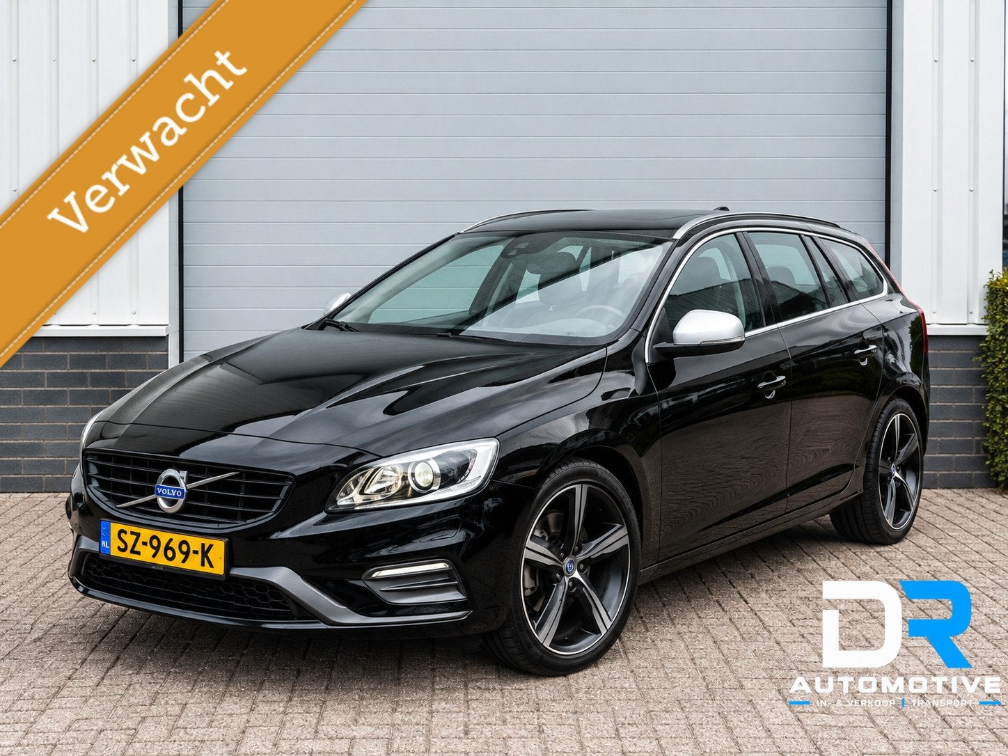 Volvo V60 2.0 T4 Business Sport R-Design|ALCANTARA|STOELVERW, Auto's, Gebruikt, 1969 cc, Alcantara, Zwart