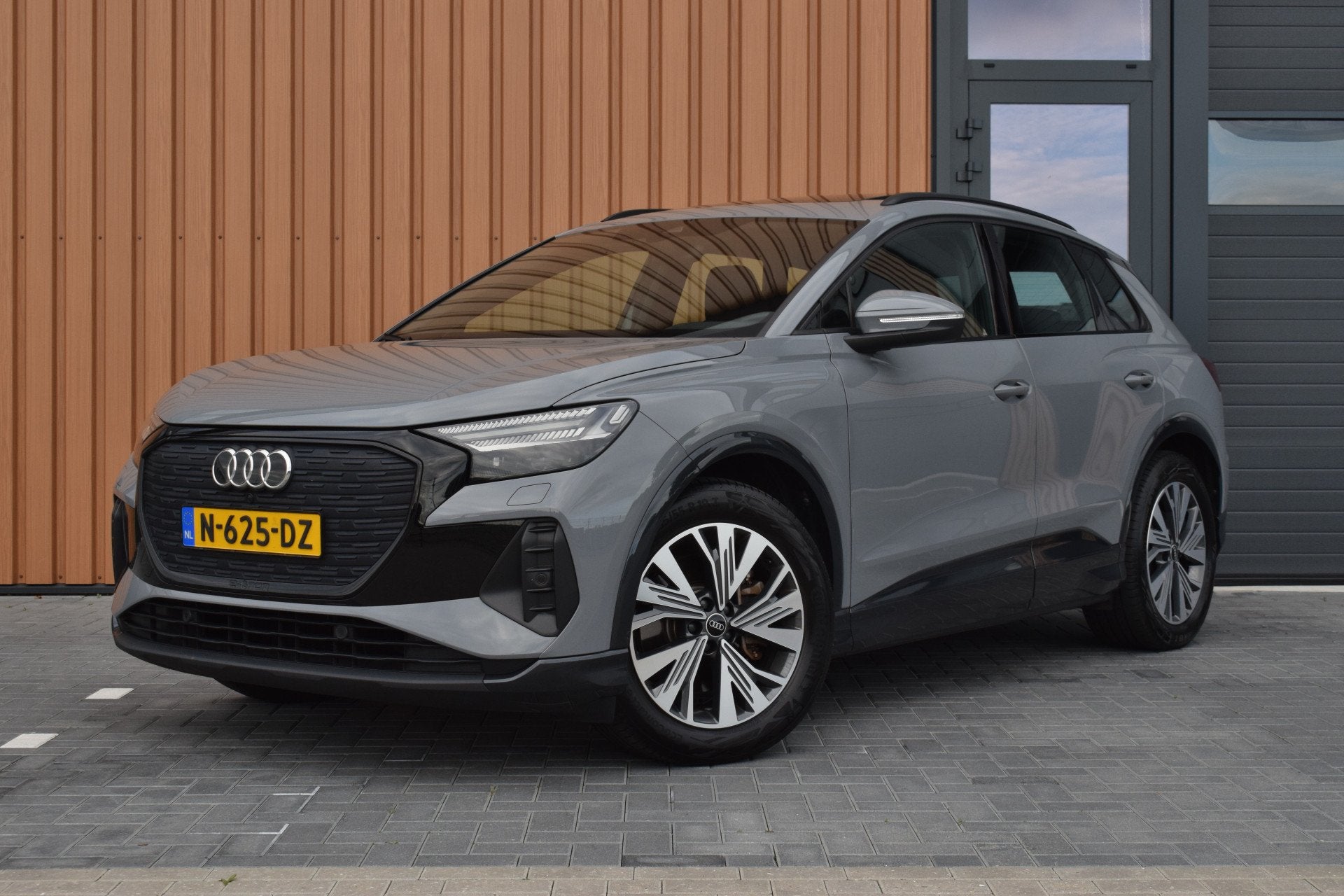 Audi Q4 e-tron 40 Launch edition 77 kWh | Wamtepomp | Pano |, Automaat, Gebruikt, Origineel Nederlands, 420 min
