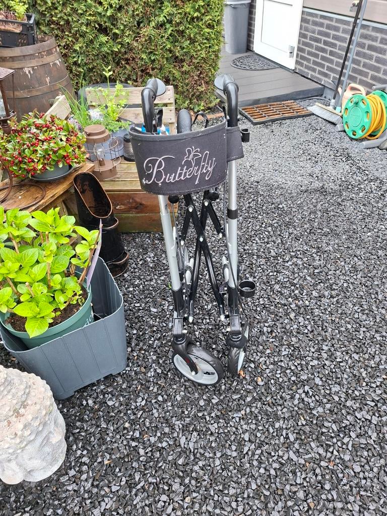 Nette inklapbare Zwart/zilver Rollator butterfly., Ophalen