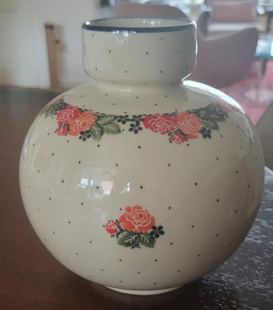Bunzlau vaas, Overige kleuren, Aardewerk of Porselein, Ophalen of Verzenden, Zo goed als nieuw