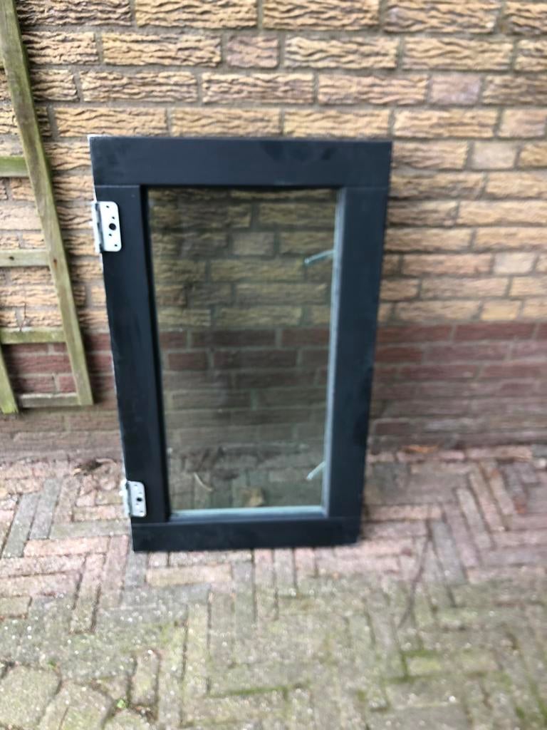 Mooi stevig raam met dubbel glas, Raamkozijn, Ophalen of Verzenden, Zo goed als nieuw, 75 tot 150 cm