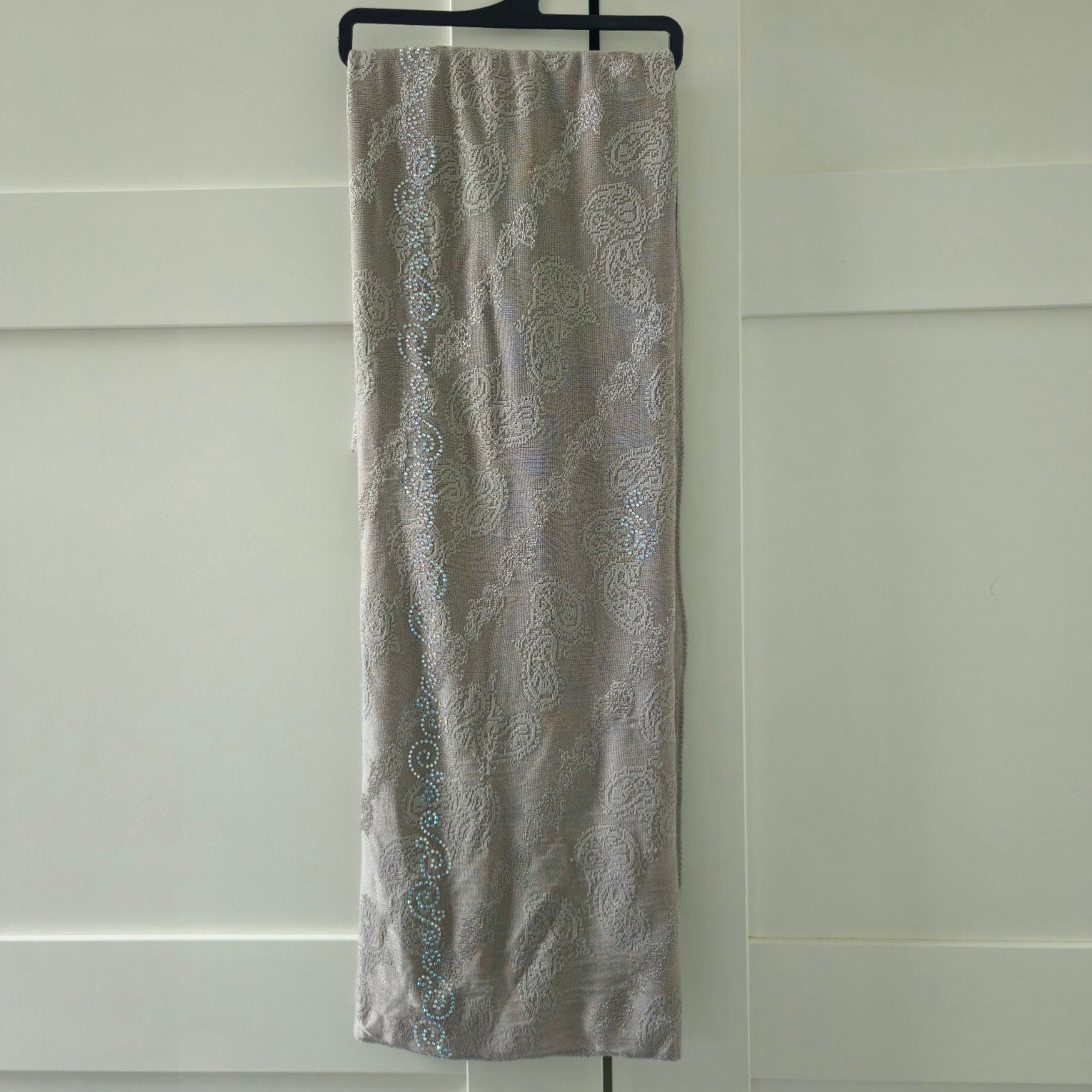 Nieuwe sjaal met paisley print en glitter details, Maat 46/48 (XL) of groter, Nieuw, Ophalen of Verzenden, Onbekend