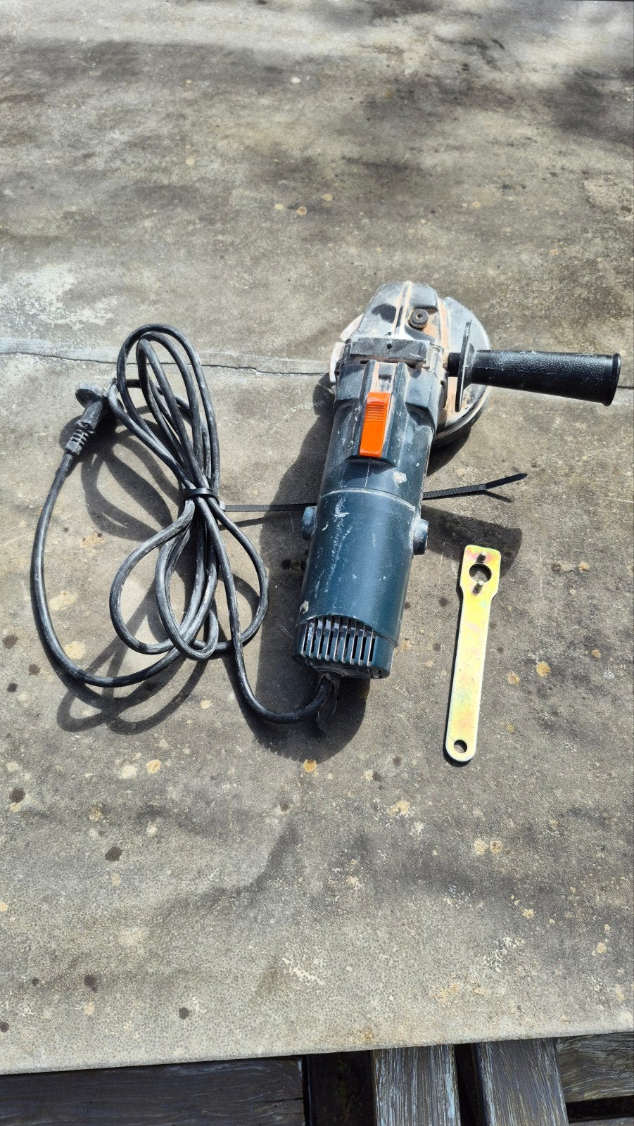 Elektrisch gereedschap: schaafmachine, cirkelzaag, slijptol, Ophalen, Gebruikt
