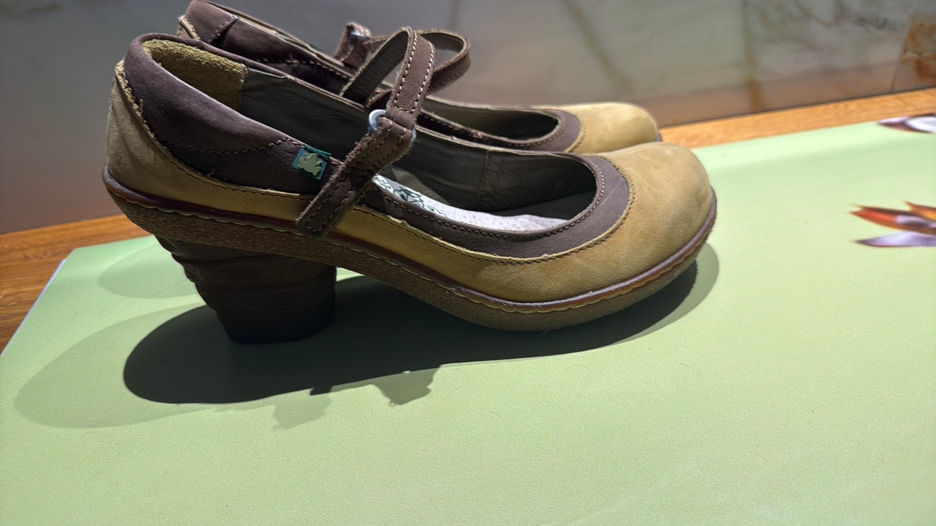 El Naturalista pumps echt zgan. Maat 39., Kleding | Dames, Schoenen, Pumps, Bruin, Ophalen of Verzenden, Zo goed als nieuw