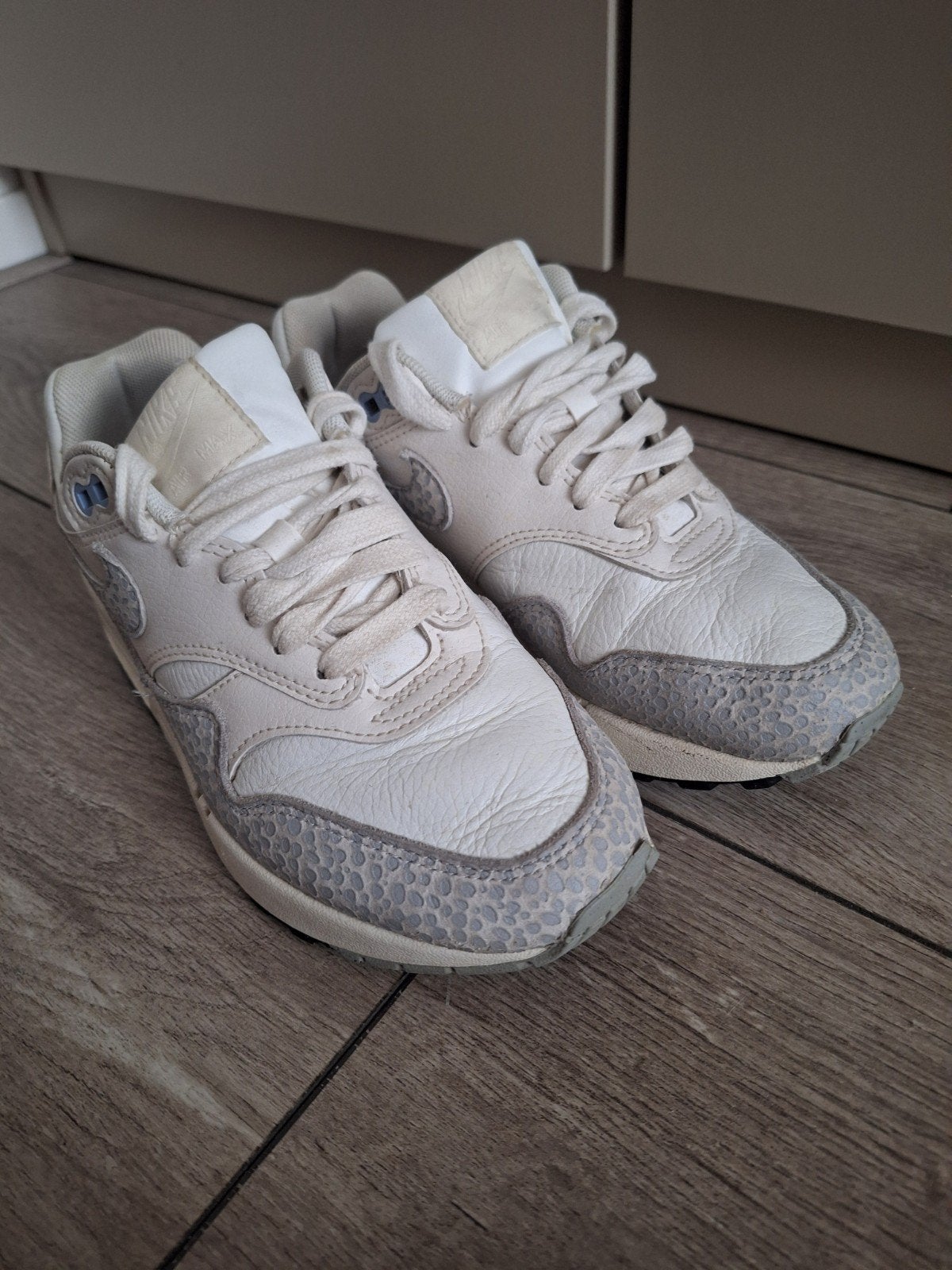 Nike Air Max 1 ’87 Safari Summit White 35.5, Ophalen of Verzenden, Gedragen, Wit, Sneakers of Gympen