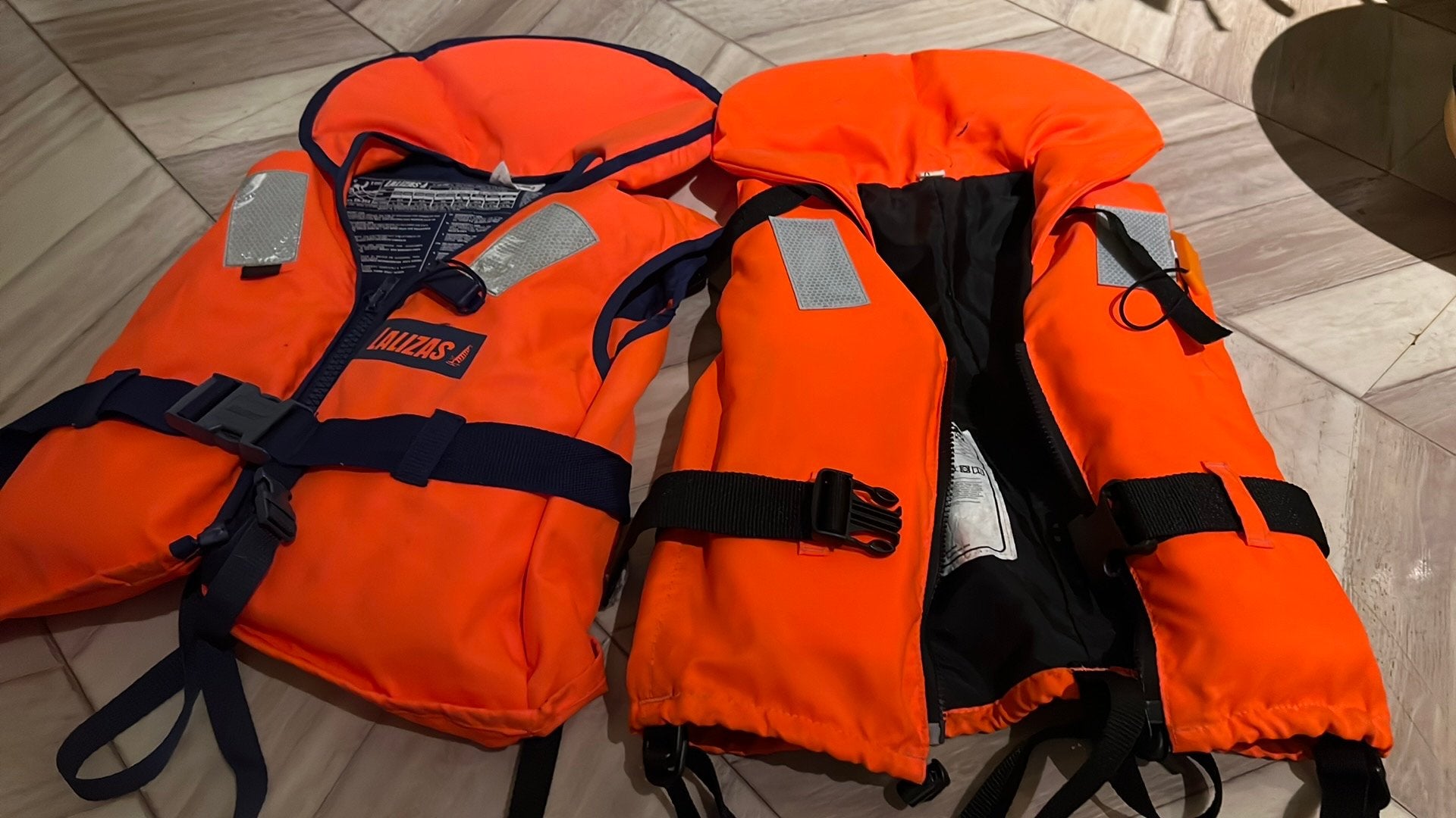 Twee Kinder reddingsvesten, Watersport en Boten, Watersportkleding, Ophalen, Zo goed als nieuw, Kind, Reddingsvest of Zwemvest