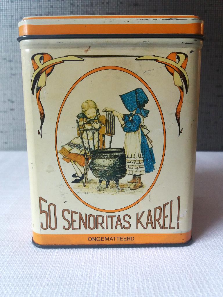 karel sigaren blik 50 senoritas sarah kay-holly, Verzamelen, Blikken, Ophalen of Verzenden, Gebruikt, Overige