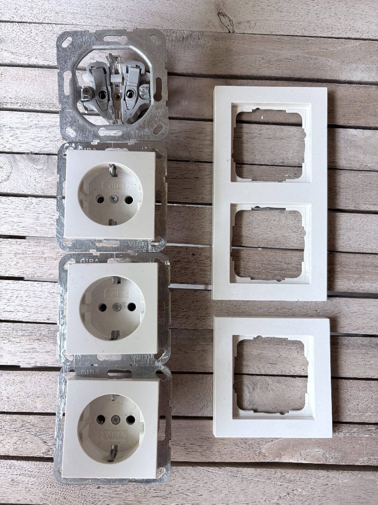 Gira E2 diverse stopcontacten, schakelaars en dimmers, Ophalen of Verzenden, Gebruikt, Gira, Stopcontact