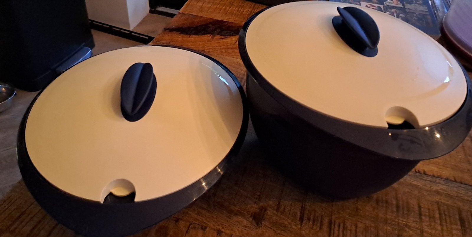 2 zo goed als nieuwe tupperware serveerschalen met deksel, Ophalen of Verzenden, Zo goed als nieuw, Blauw, Schaal