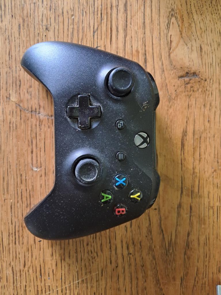 Xbox One S Bundel: Console, Controller, Stuur & 5 Games, Online, Gebruikt, Vanaf 18 jaar, Shooter