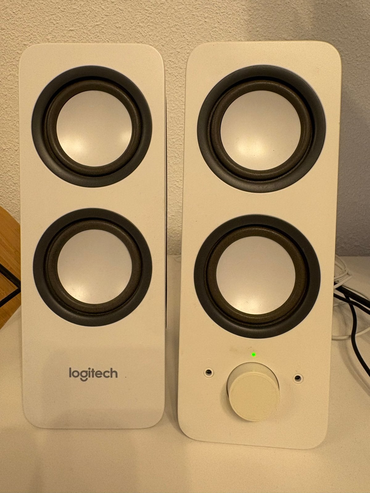 Logitech Z200 2.0 Stereo Luidsprekers Wit, Computers en Software, Ophalen of Verzenden, Zo goed als nieuw, Audiokanaal 2