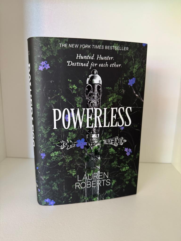 Powerless - Lauren Roberts (Engels, Hardcover), Ophalen of Verzenden, Zo goed als nieuw