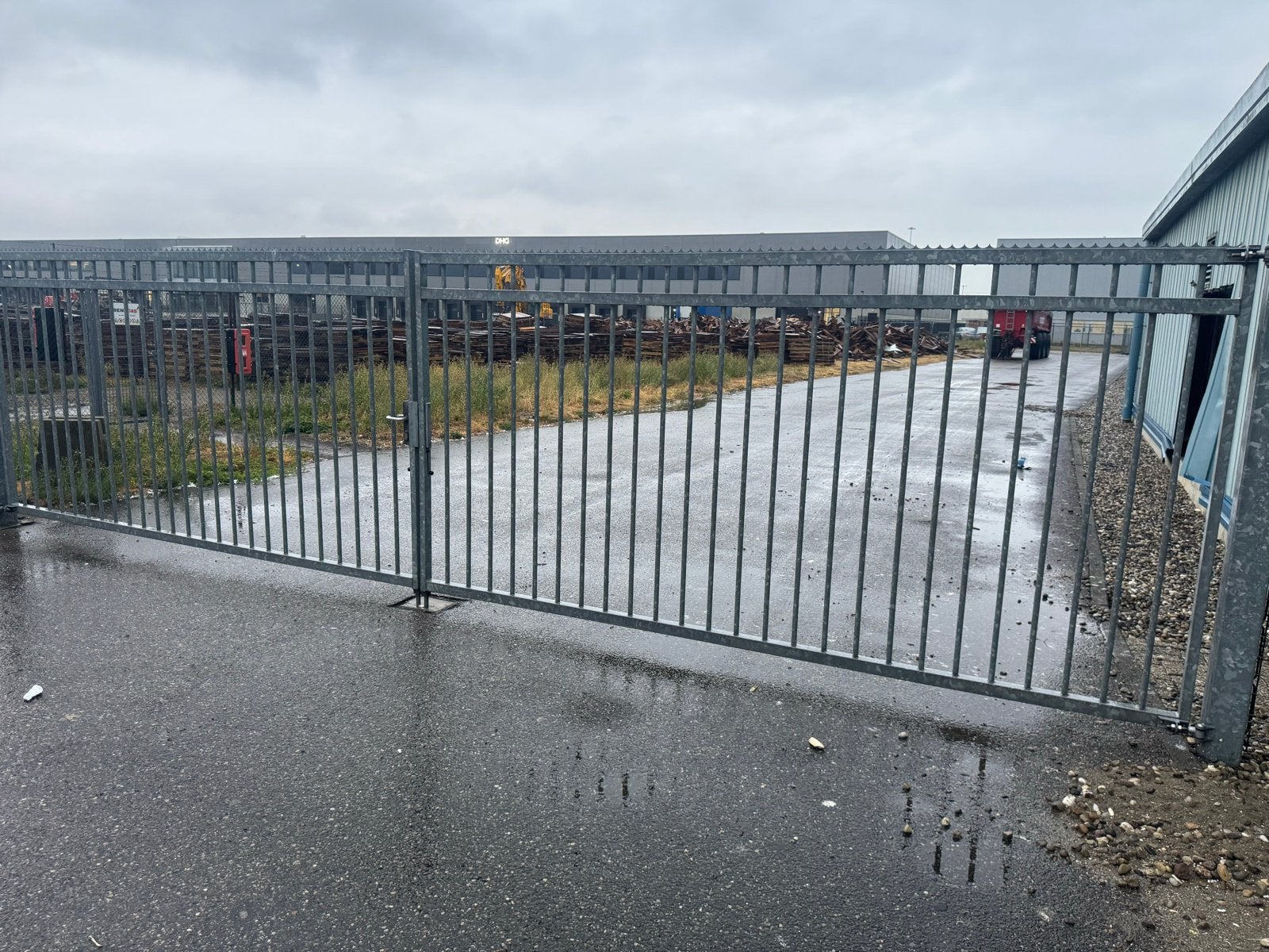 2 Gebruikte Stalen Gegalvaniseerde Draaipoorten 2.1m x 3.95m, Tuin en Terras, Tuinhekken en Hekwerk, Ophalen, Met poort, Gebruikt