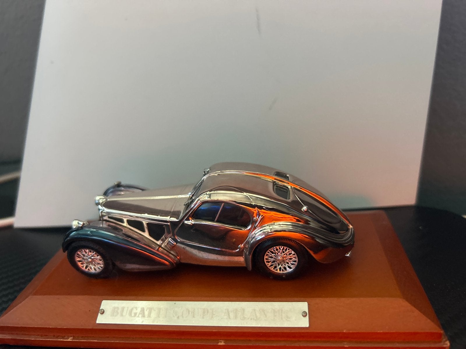 Bugatti Coupé Atlantic uit de jare 2000, Hobby en Vrije tijd, Modelauto's | 1:43, Ophalen, Zo goed als nieuw, Auto, Overige merken