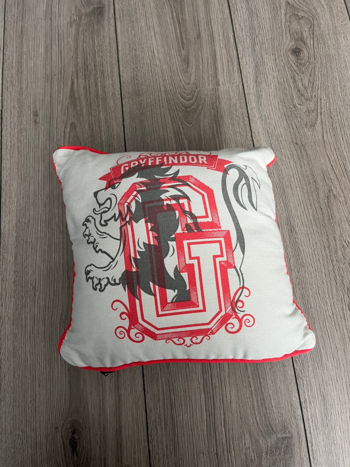 Harry Potter Gryffindor kussen, Ophalen of Verzenden, Zo goed als nieuw, Vierkant