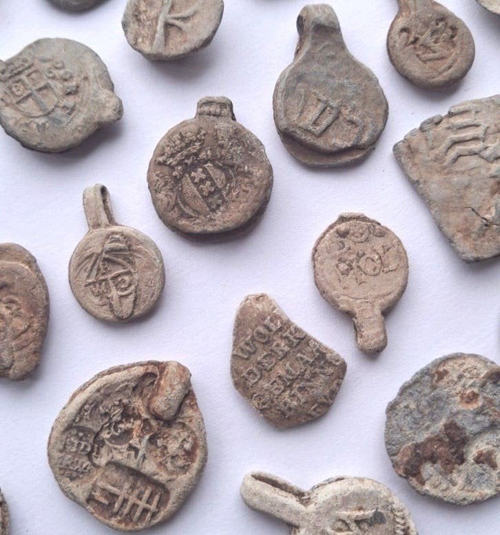 Bodemvondst - 17e eeuwse - lakenlood - zegellood - loodjes, Antiek en Kunst, Ophalen of Verzenden