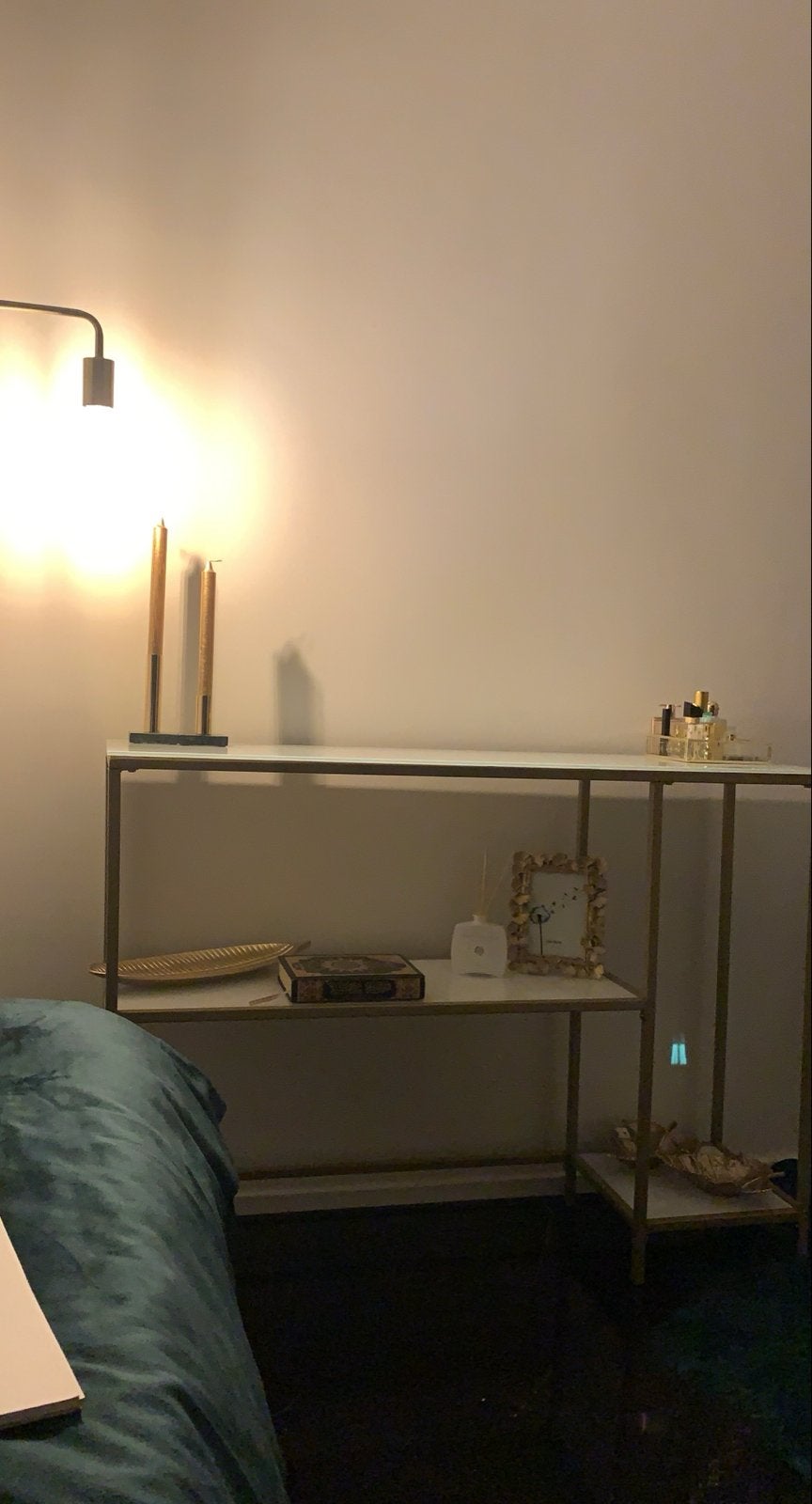 Jysk Sidetable van metaal en gehard glas, Ophalen, 100 tot 150 cm, Zo goed als nieuw, Metaal