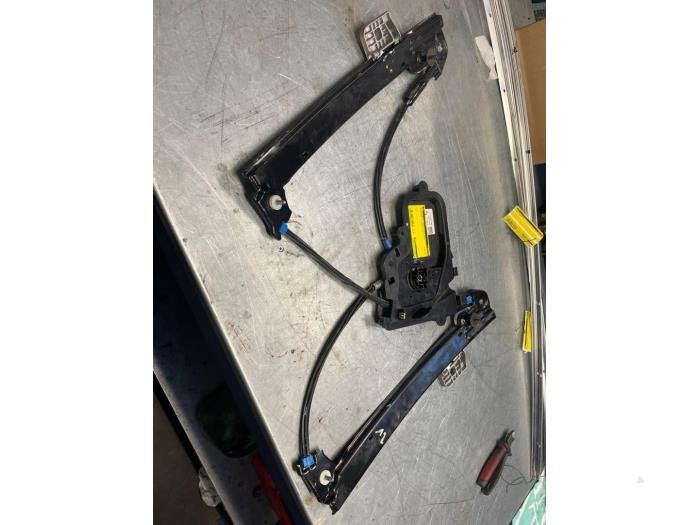 Ruitmechaniek 4Deurs links-voor van een Tesla Model 3, Gebruikt, -, Overige automerken, -