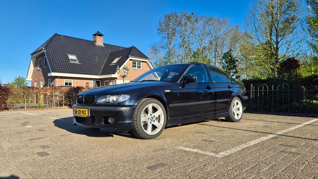 BMW 3-Serie 3.0 I 330 2002 Zwart, Auto's, BMW, Automatische klimaatregeling, Zwart, Zwart, 75 €/maand