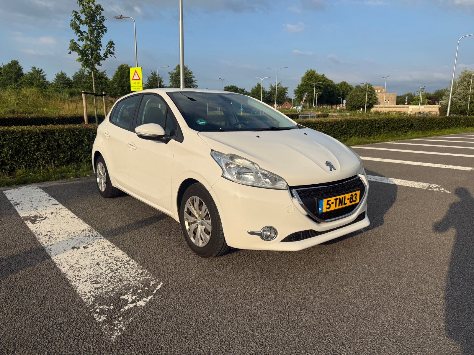 Peugeot 208 1.2 VTI 60KW/82PK 5-D 2014 Wit, Auto's, Peugeot, Voorwielaandrijving, Stof, 1199 cc, Wit