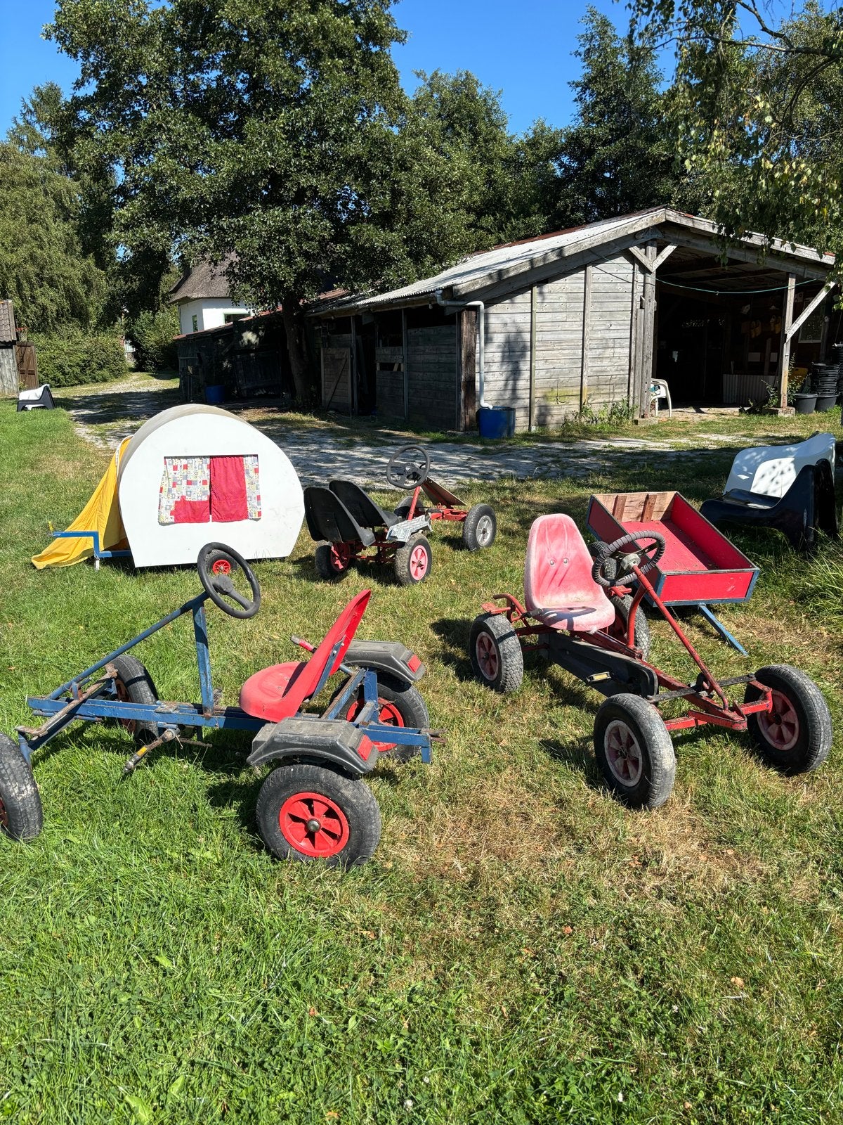 3 skelters met caravan en kar, mag ook per stuk, Ophalen, Gebruikt, Overige merken, Met kar of aanhanger