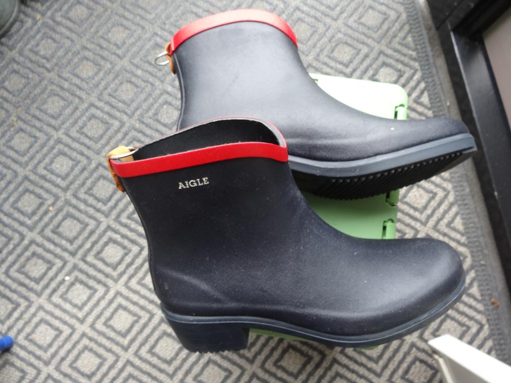 Dames regenlaarsje Merk Aigle met blokhak, Kleding | Dames, Schoenen, Zo goed als nieuw, Lage of Enkellaarzen, Zwart, Ophalen of Verzenden