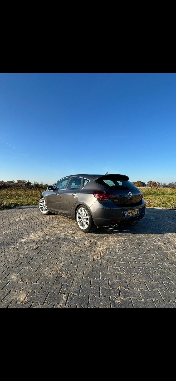 Opel Astra 1.6 Turbo 5D AUT 2010 Grijs, Auto's, Opel, 730 kg, Zwart, 4 cilinders, 75 €/maand