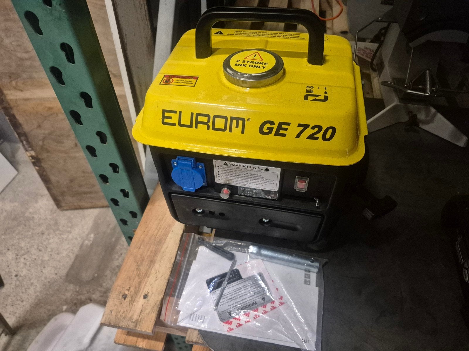 Eurom GE 720 Benzine Aggregaat - Compact en Draagbaar NIEUW, Ophalen of Verzenden, Nieuw, Minder dan 5 kVA, Benzine