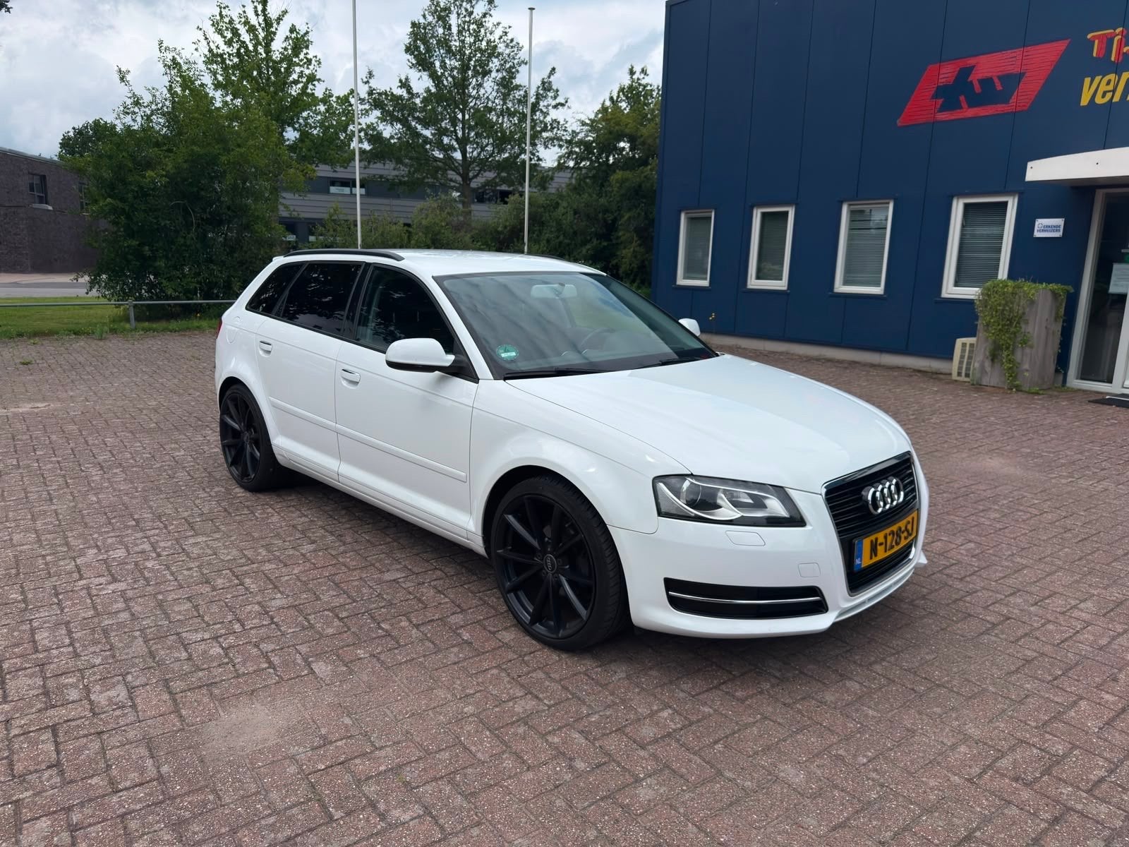 Mooie Audi A3 1.2TFSI 77KW 2012 Wit, Auto's, Audi, Voorwielaandrijving, Euro 5, Stof, Zwart