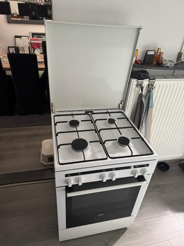 Siemens gasfornuis met oven - Zo goed als nieuw, Ophalen, 4 kookzones, Zo goed als nieuw, Gas
