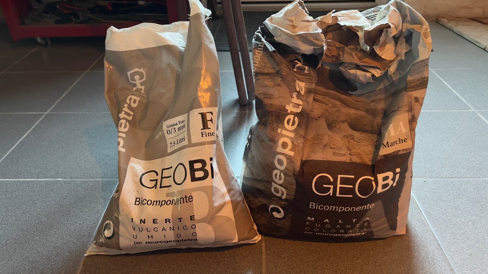 Geobi A en B componenten restpartij - Vulkanisch Inerte, Minder dan 5 liter, Ophalen, Gebruikt
