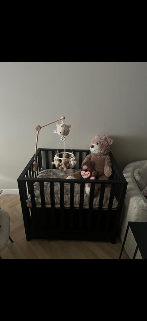 TWF Box Sam Met Lade Zwart - incl. Matras en jollein mobiel, Kinderen en Baby's, Boxen, Ophalen of Verzenden, Zo goed als nieuw