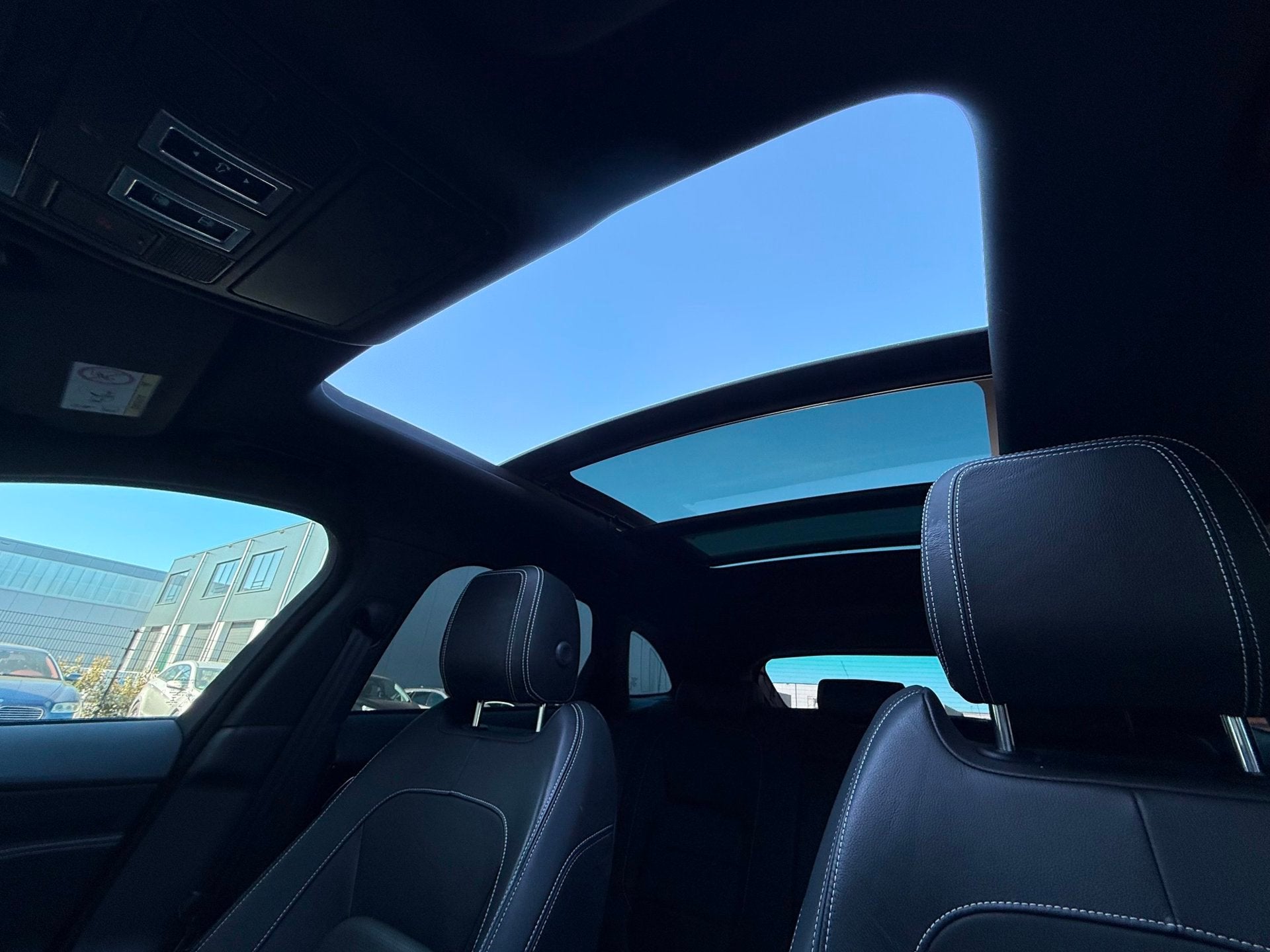 Jaguar F-PACE 2.0 Portfolio AWD 20d R-sport/PANO/CAMERA/LEE, Gebruikt, Euro 6, 4 cilinders, Zwart