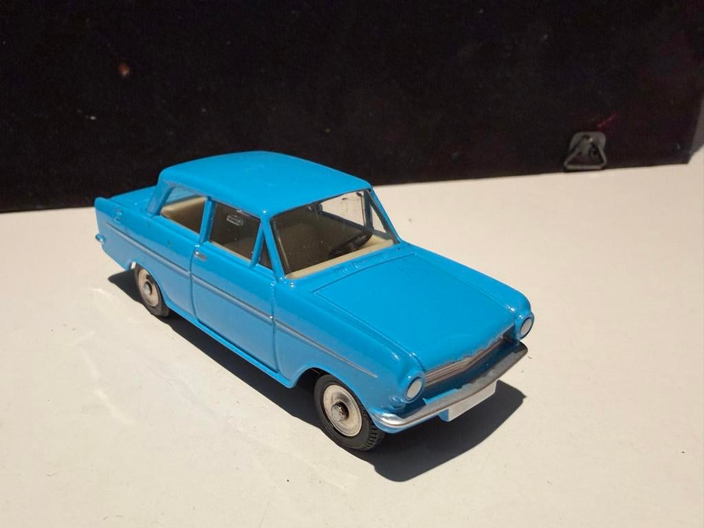Dinky toys atlas editon opel  kadett. 1:43, Hobby en Vrije tijd, Modelauto's | 1:43, Ophalen of Verzenden, Zo goed als nieuw, Overige typen