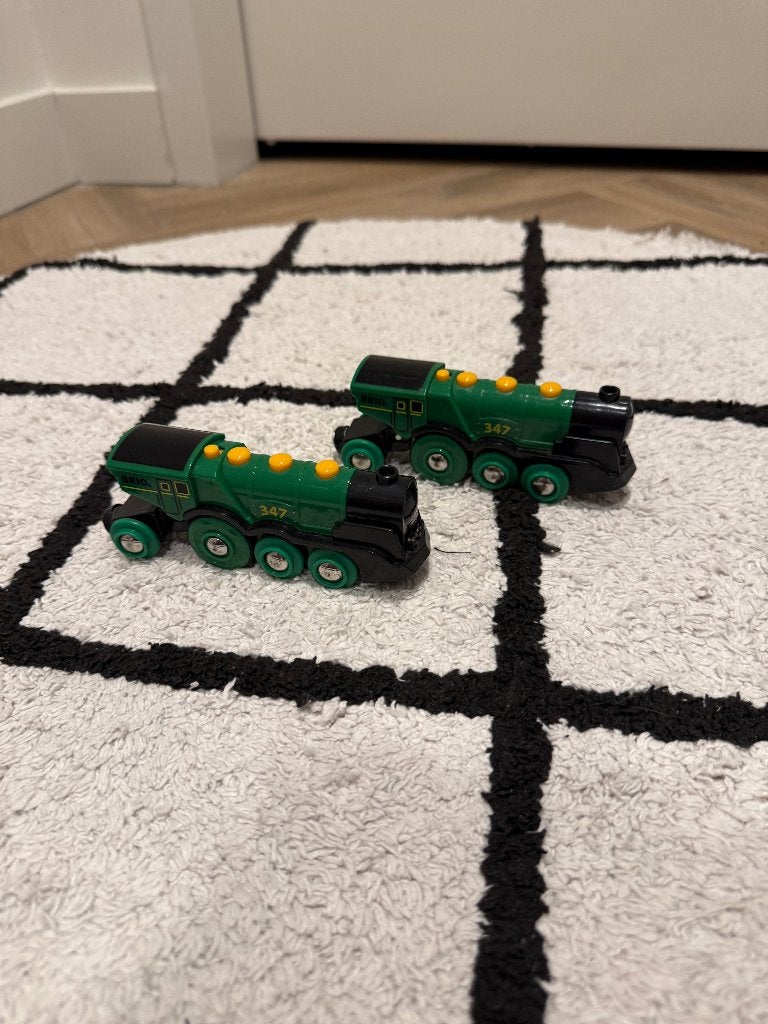 Heel goed 2x Brio houten trein green action locomotief 33593, Ophalen of Verzenden, Zo goed als nieuw