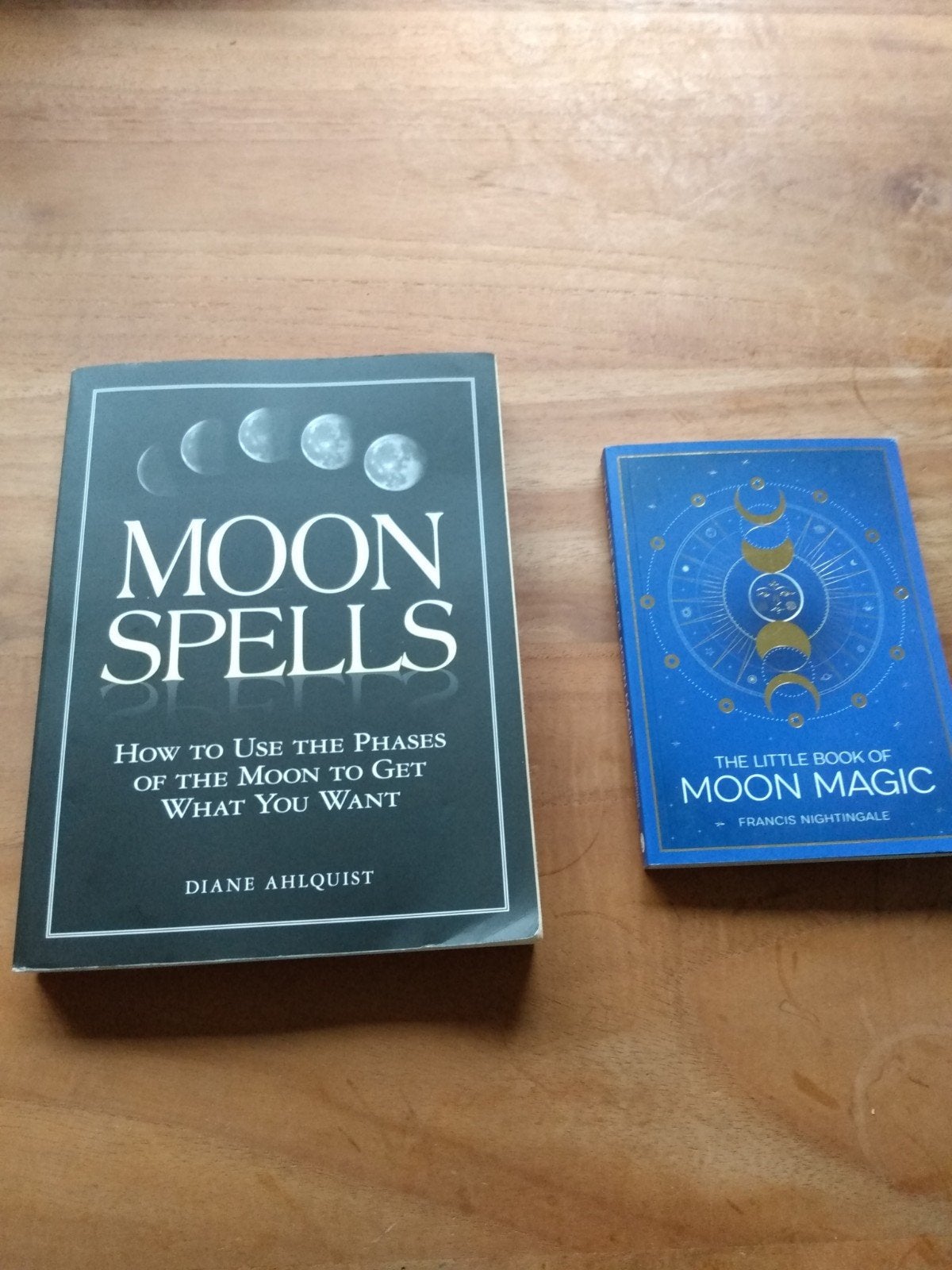 little book Moon Magic & Moon Spells. Engels. Nieuwstaat, Ophalen of Verzenden, Zo goed als nieuw, Spiritualiteit algemeen, Overige typen