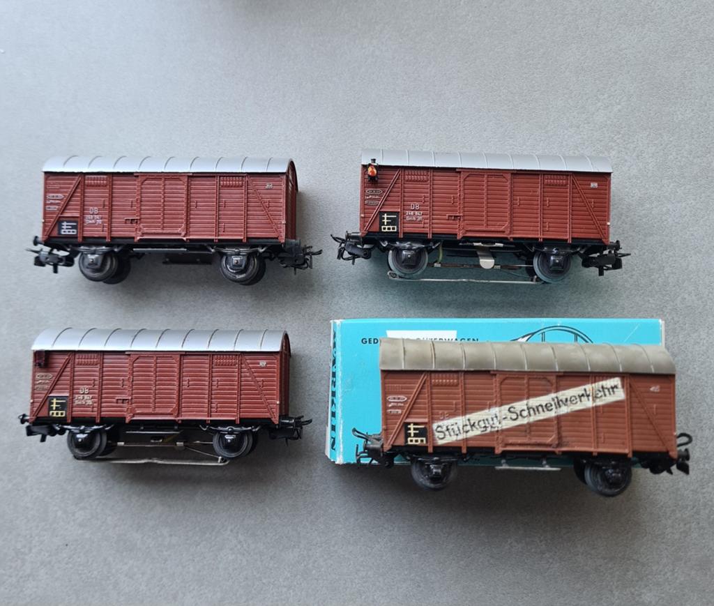 Märklin 4x 4505 gesloten goederen, Hobby en Vrije tijd, Modeltreinen | H0, Wisselstroom, Gebruikt, Wagon, Ophalen of Verzenden