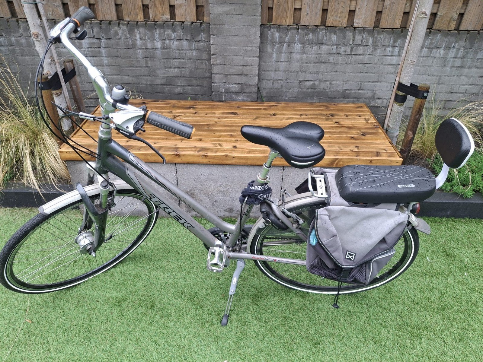 Trek damesfiets met versnellingen en fietstassen, Fietsen en Brommers, Fietsen | Dames | Damesfietsen, Velgrem, Versnellingen