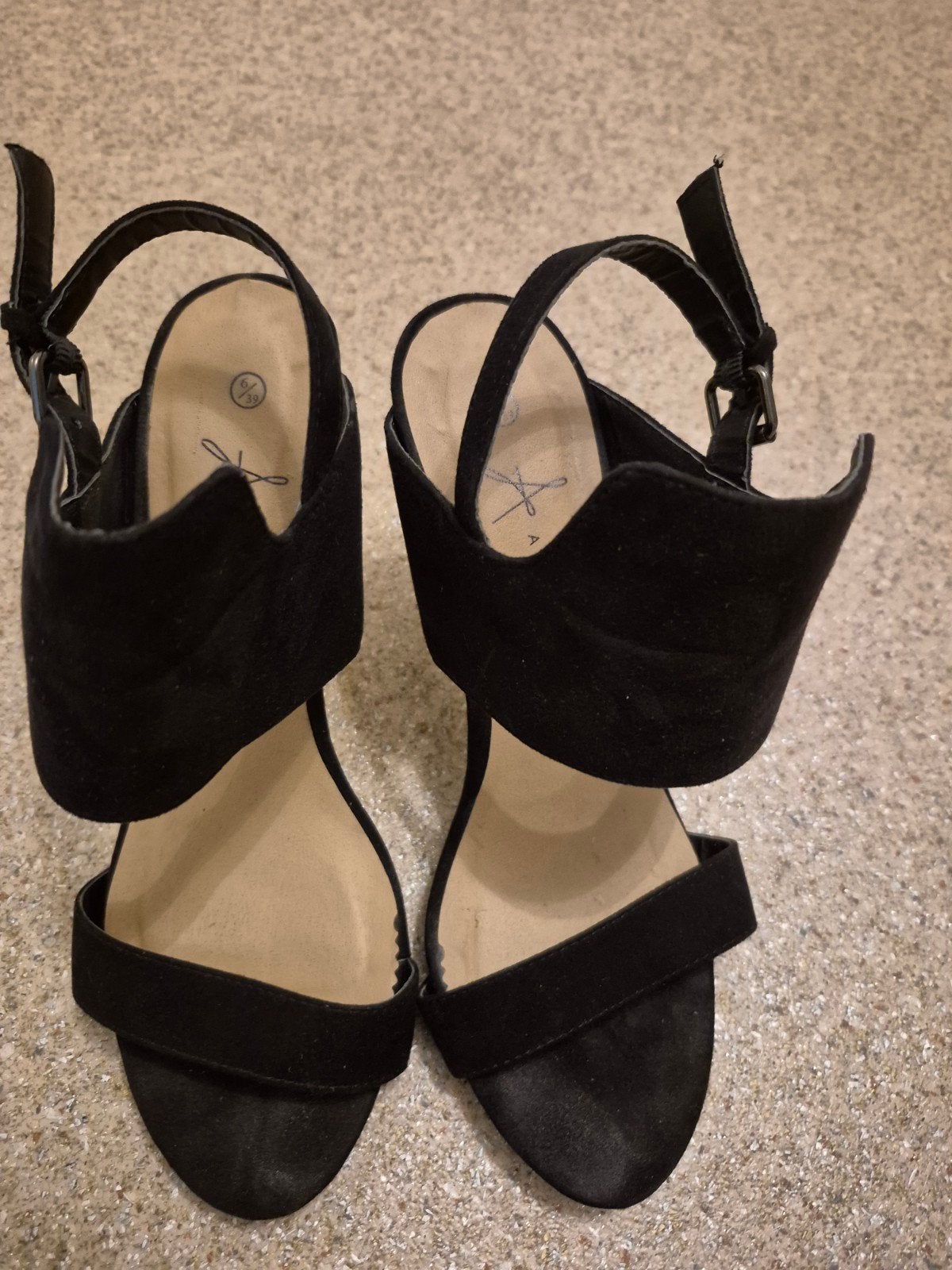 Zwarte suède hakken - Maat 39, Zwart, Ophalen of Verzenden, Gedragen, Pumps