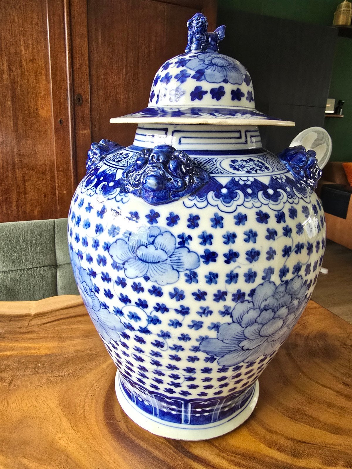 Grote 18e/19 eeuwse porseleinen dekselpot met floral decor, Ophalen